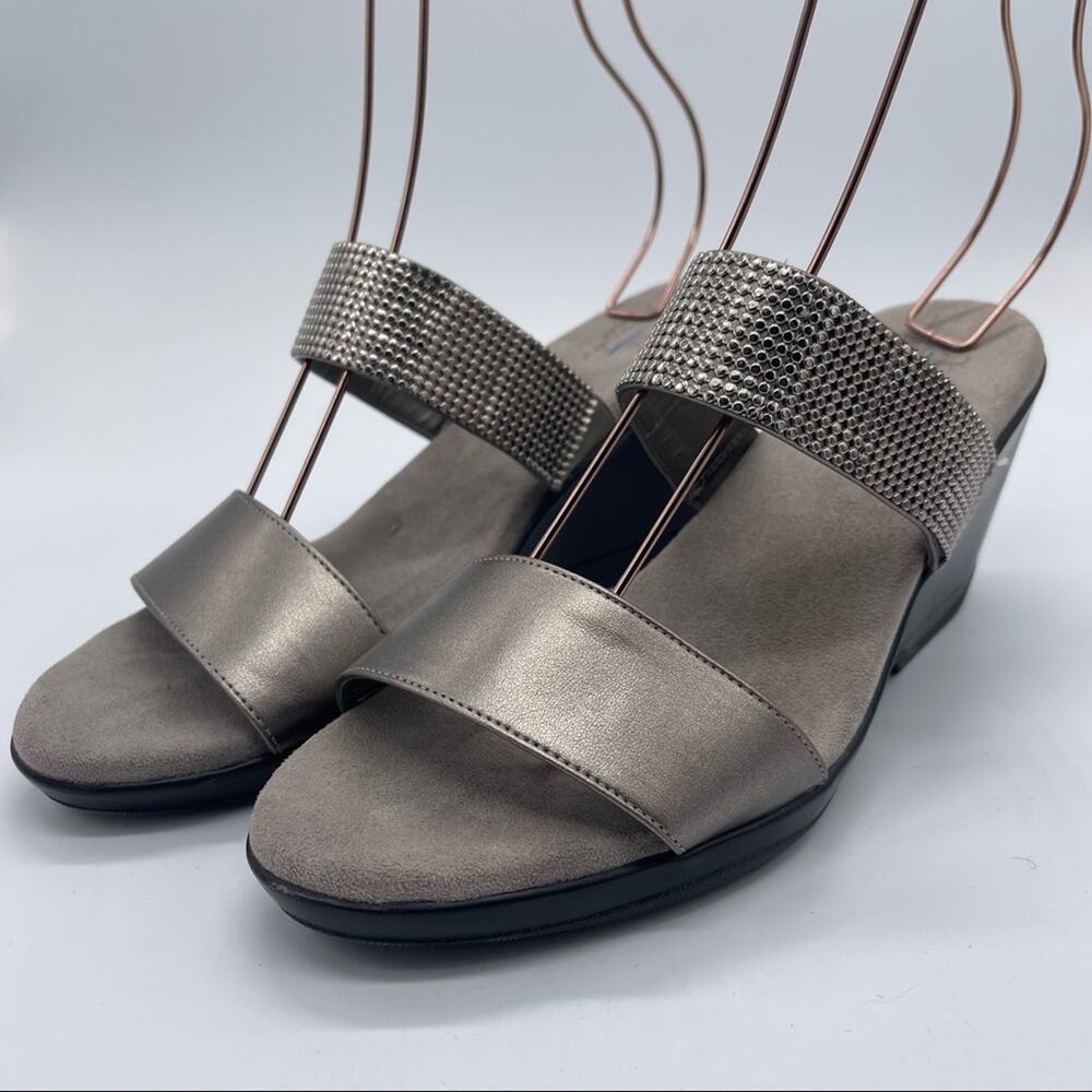 Life Stride, Comfort Wedge Sandals. Size 11M. In like new condition! 3.5” Heel